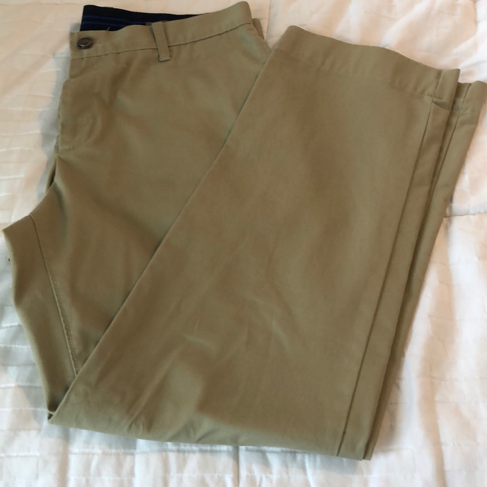 GAP Classic Straight Fit Khakis (34x30)